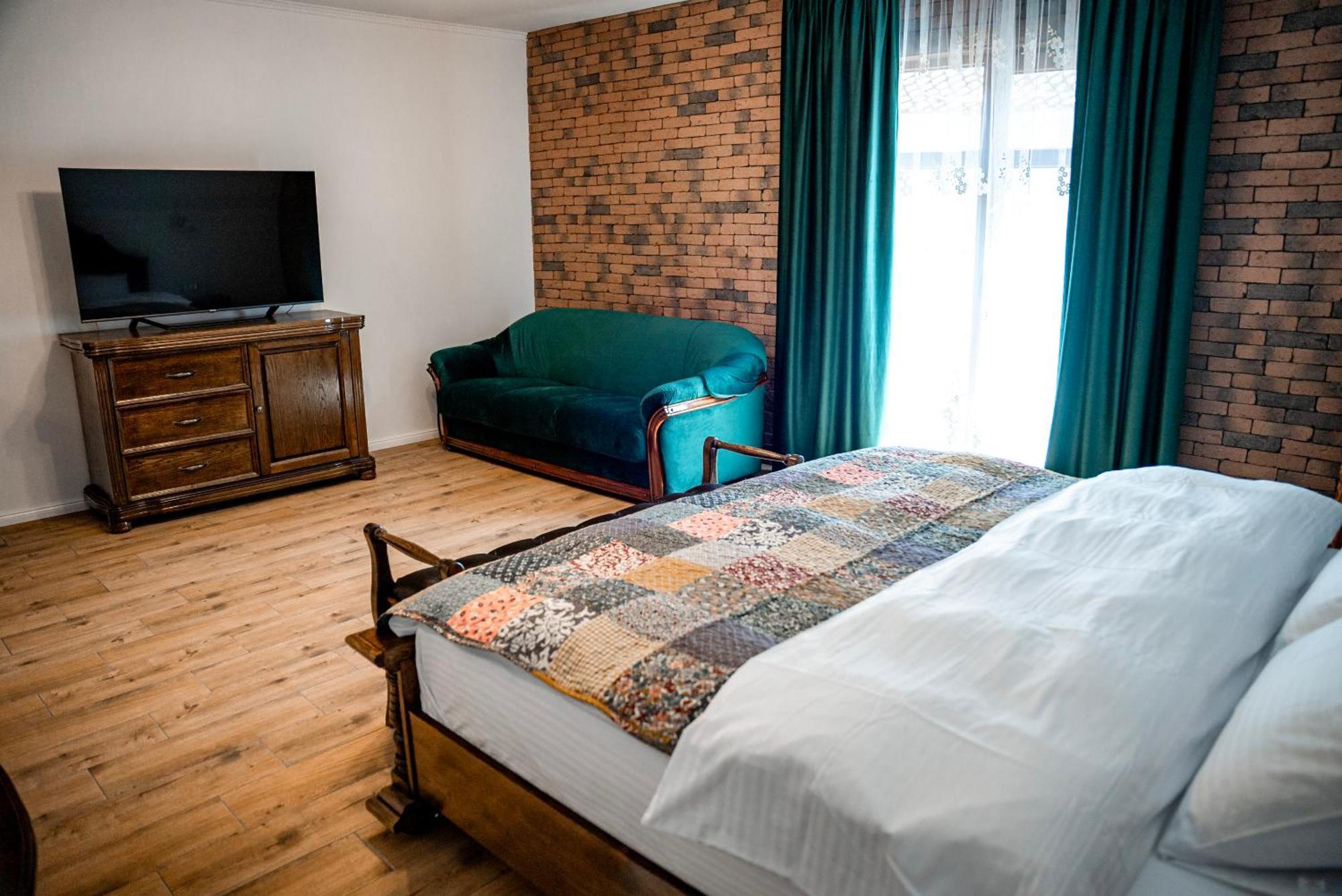 Bed and Breakfast Boutique Marlen Ghimbav Экстерьер фото